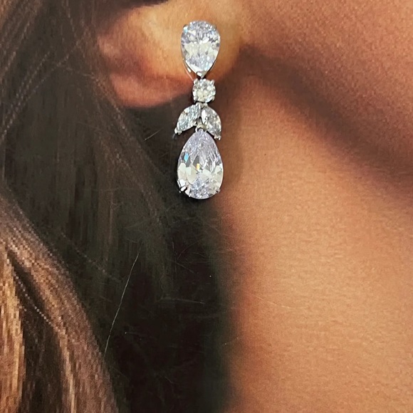 Bridal Earring Set *New in Box* - Picture 3 of 9